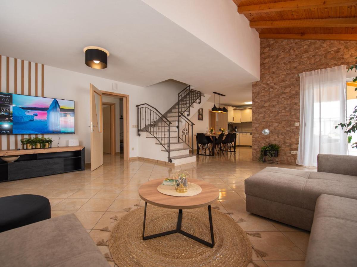 Holiday Home Near Trogir Kastel Stafilic Exterior photo