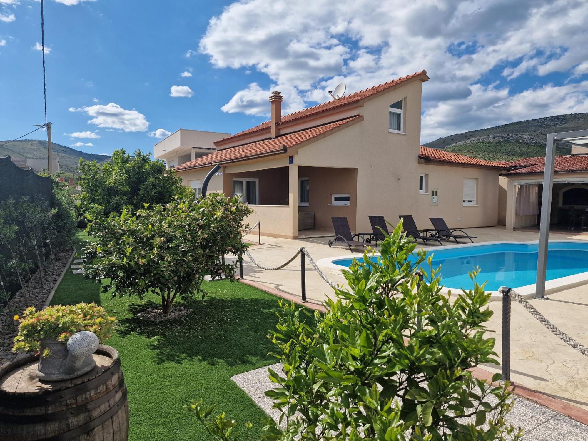 Holiday Home Near Trogir Kastel Stafilic Exterior photo